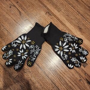 Temptations Black and White Floral Oven Mitts